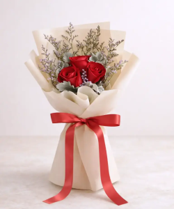 ช่อดอกไม้วาเลนไทน์ประกอบด้วยกุหลาบ และแคสเปีย จากร้าน Love You Flower